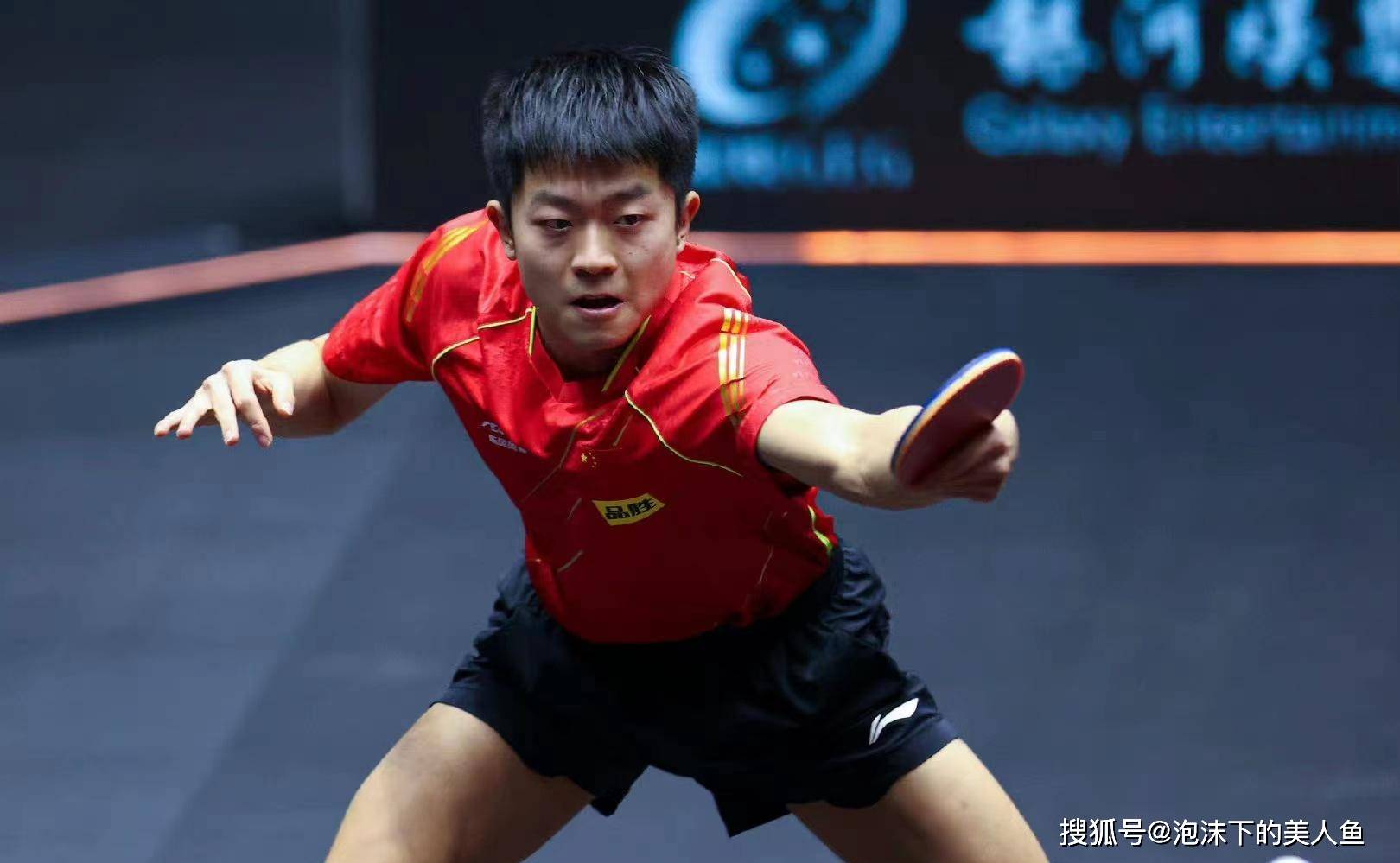 比分分析惊险逆转取胜，粉丝狂欢不已