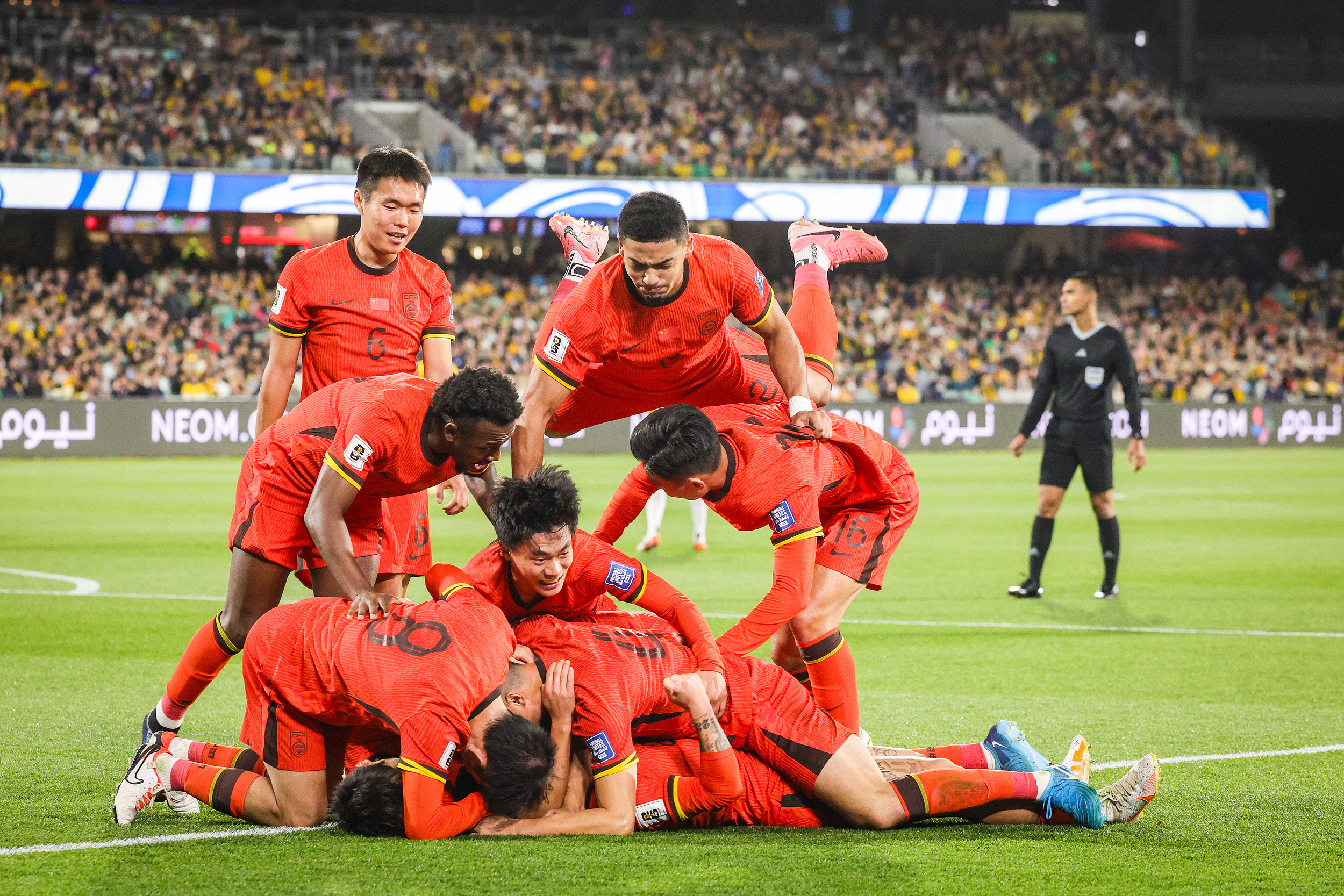 韩国队鏖战葡萄牙队,张继科点燃赛场 韩国队鏖战葡萄牙队,张继科点燃赛场