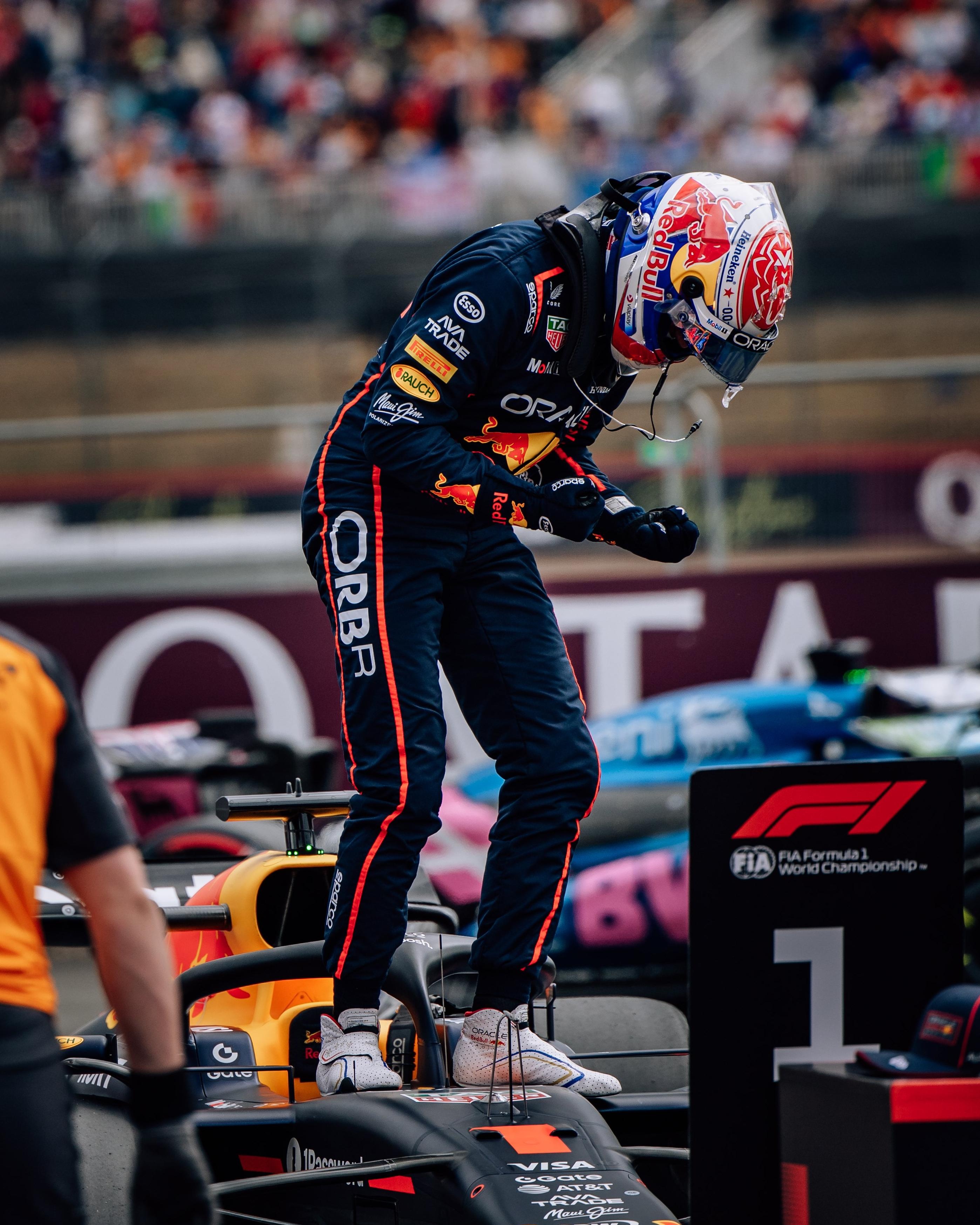 红牛车队翻盘梅赛德斯，皮亚斯特里惊艳四座