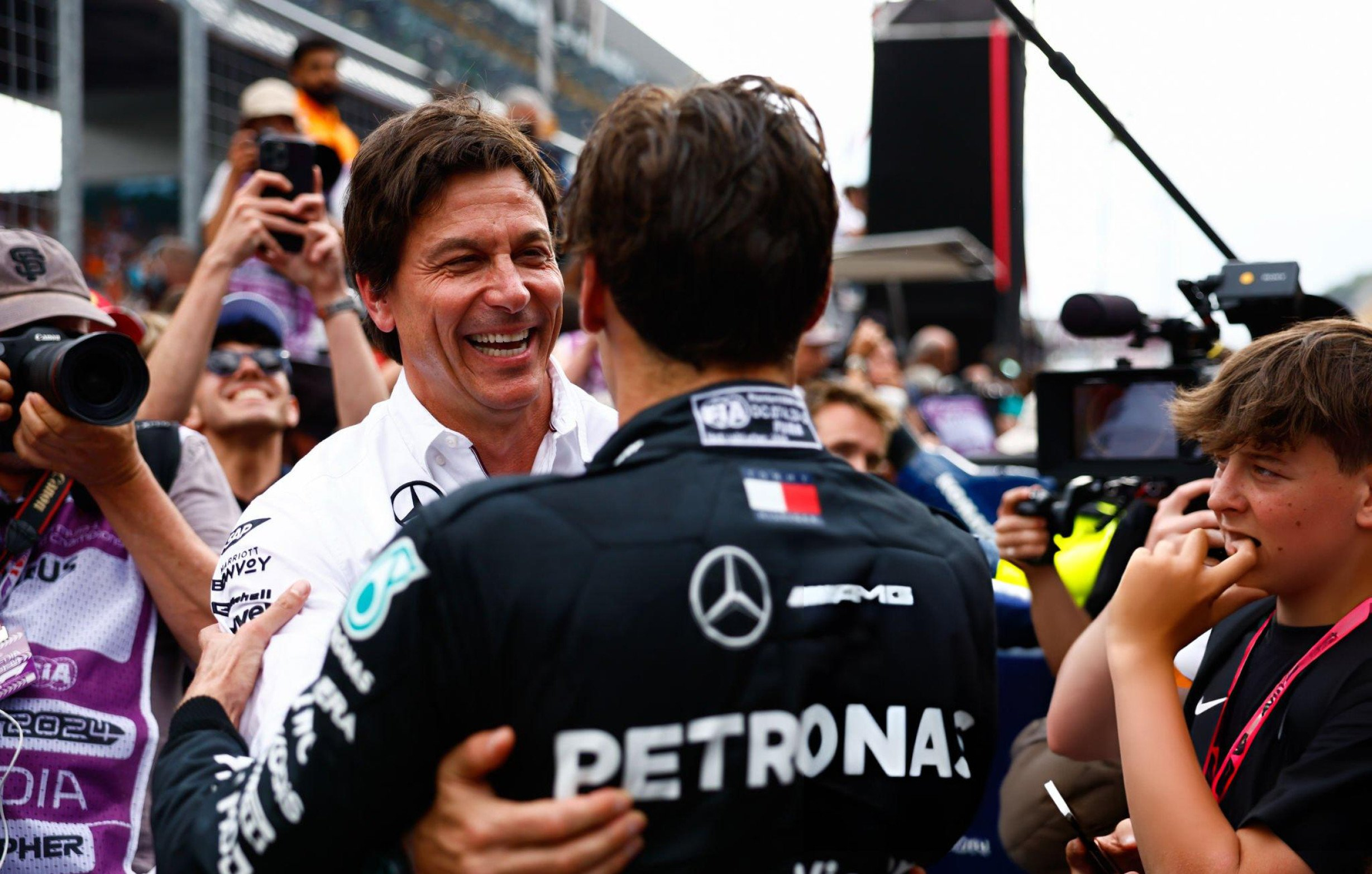 法拉利轻取雷诺车队,拉塞尔状态火热 法拉利轻取雷诺车队,拉塞尔状态火热