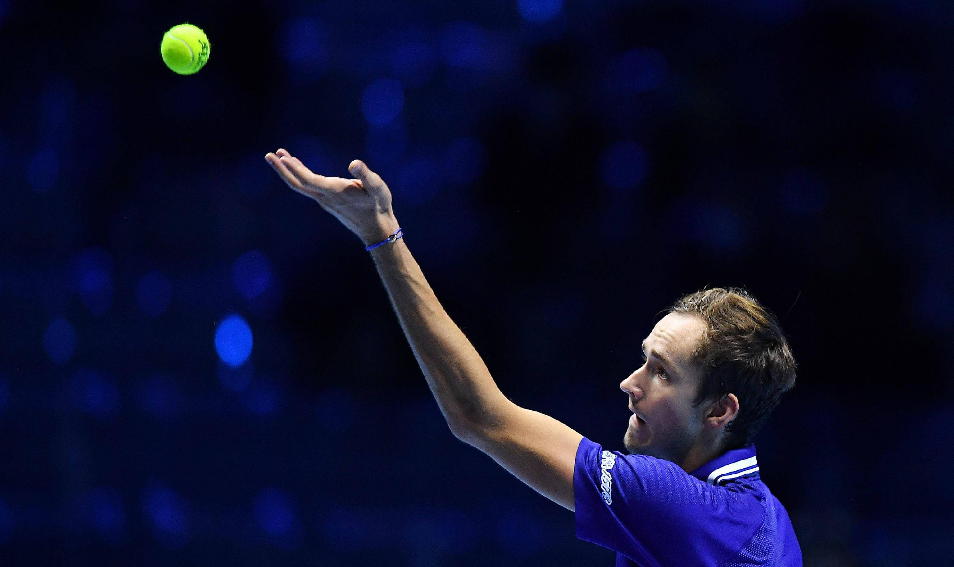 ATP总决赛鏖战法网，梅德韦杰夫点燃赛场