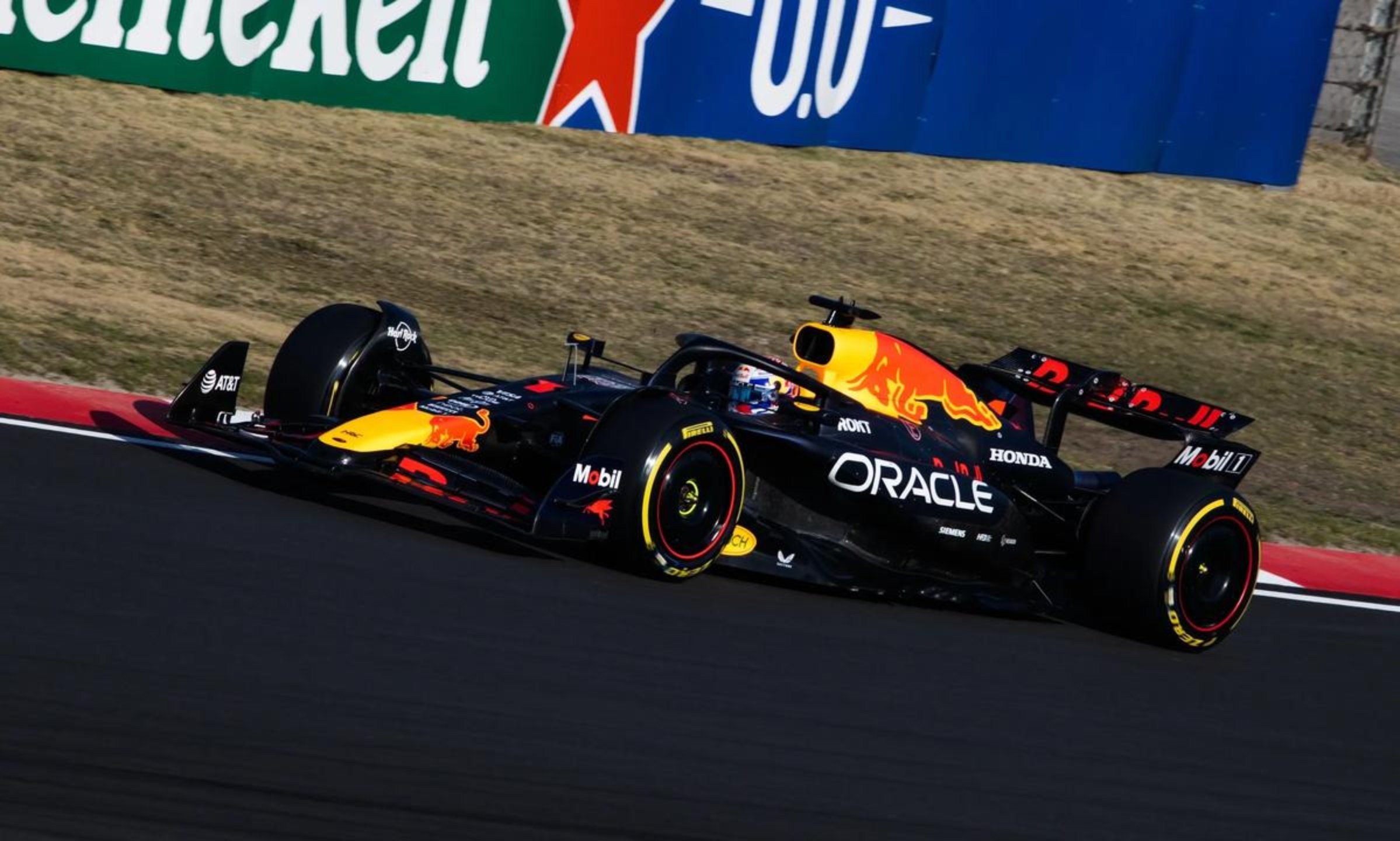 索伯车队险胜迈凯伦，维斯塔潘惊艳四座