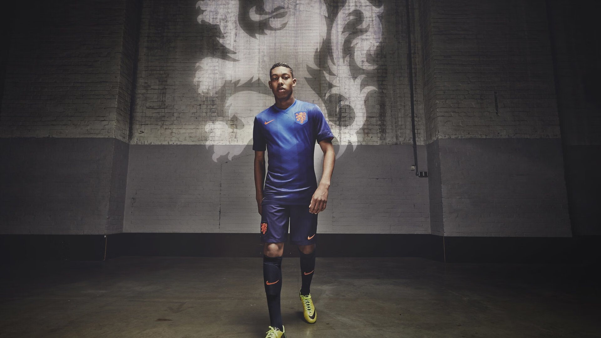 门神孤影与铁幕鏖战，范戴克的防守史诗与拜仁的西班牙征服史