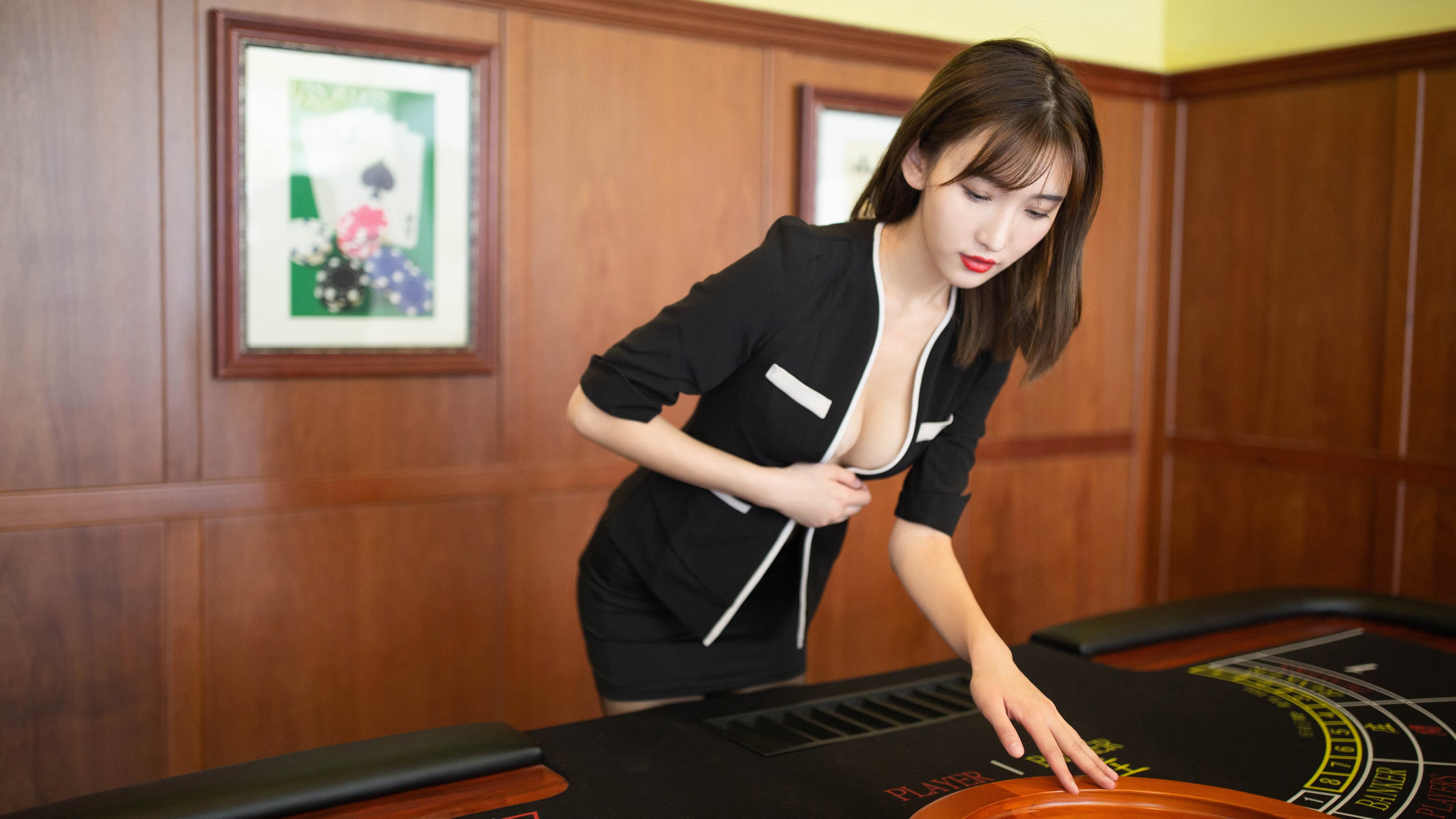 霍勒迪的指挥棒，当尼克斯对阵马刺，一位巨星如何定义比赛的弦音