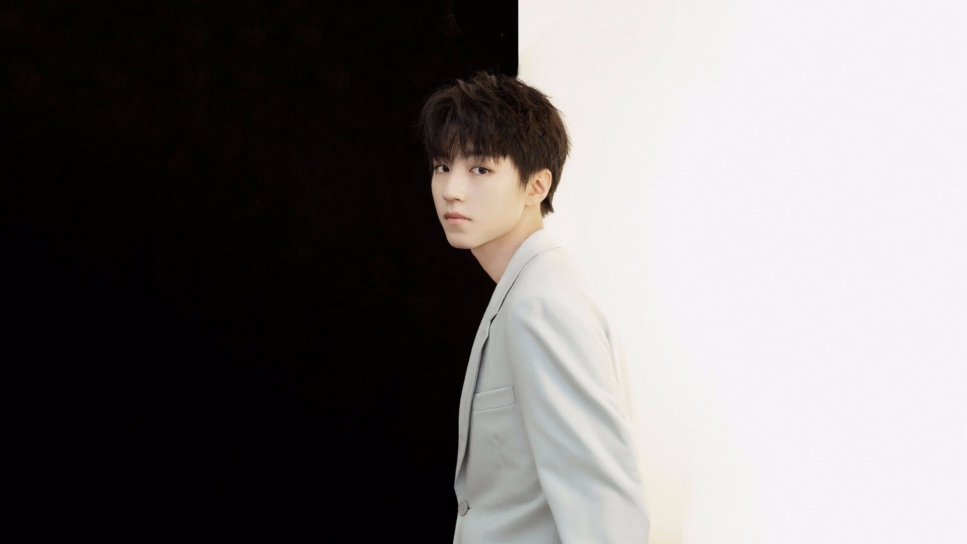 平行时空的梦幻对决,利拉德撕裂防线无可争议,底特律铁血一波流击溃新疆天山雪豹