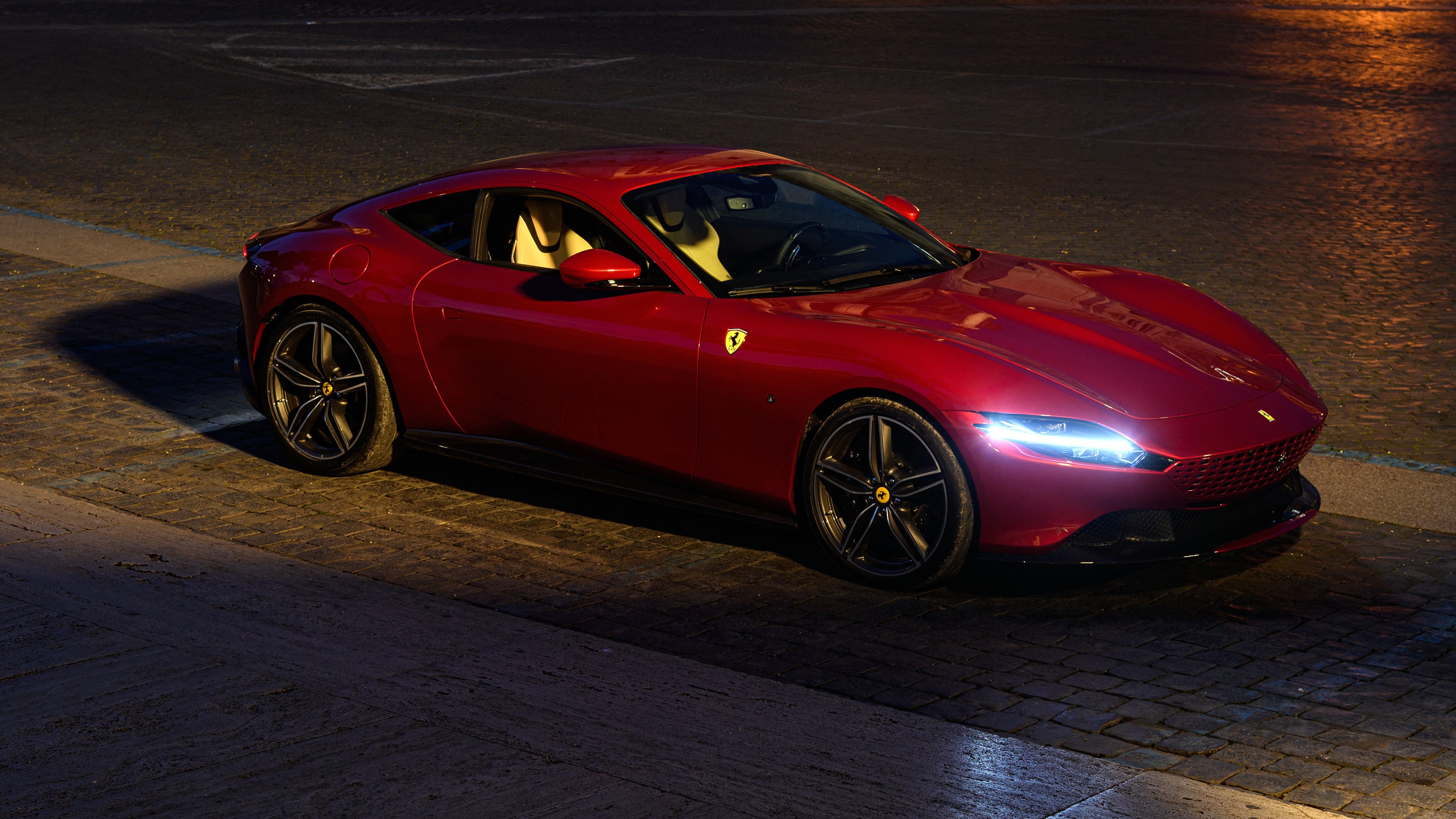 暗夜极速交响曲，赖斯在霓虹街道上的制胜乐章